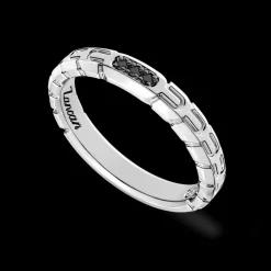 Anello a fede Zancan in argento e pietre nere.