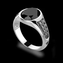 Anello chevalier Zancan in argento con pietra onice ovale.