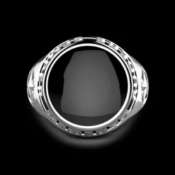 Anello Zancan in argento con onice nera e scritta in latino.