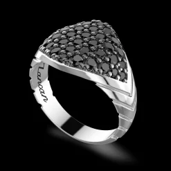 Anello Zancan in argento con pietre nere.