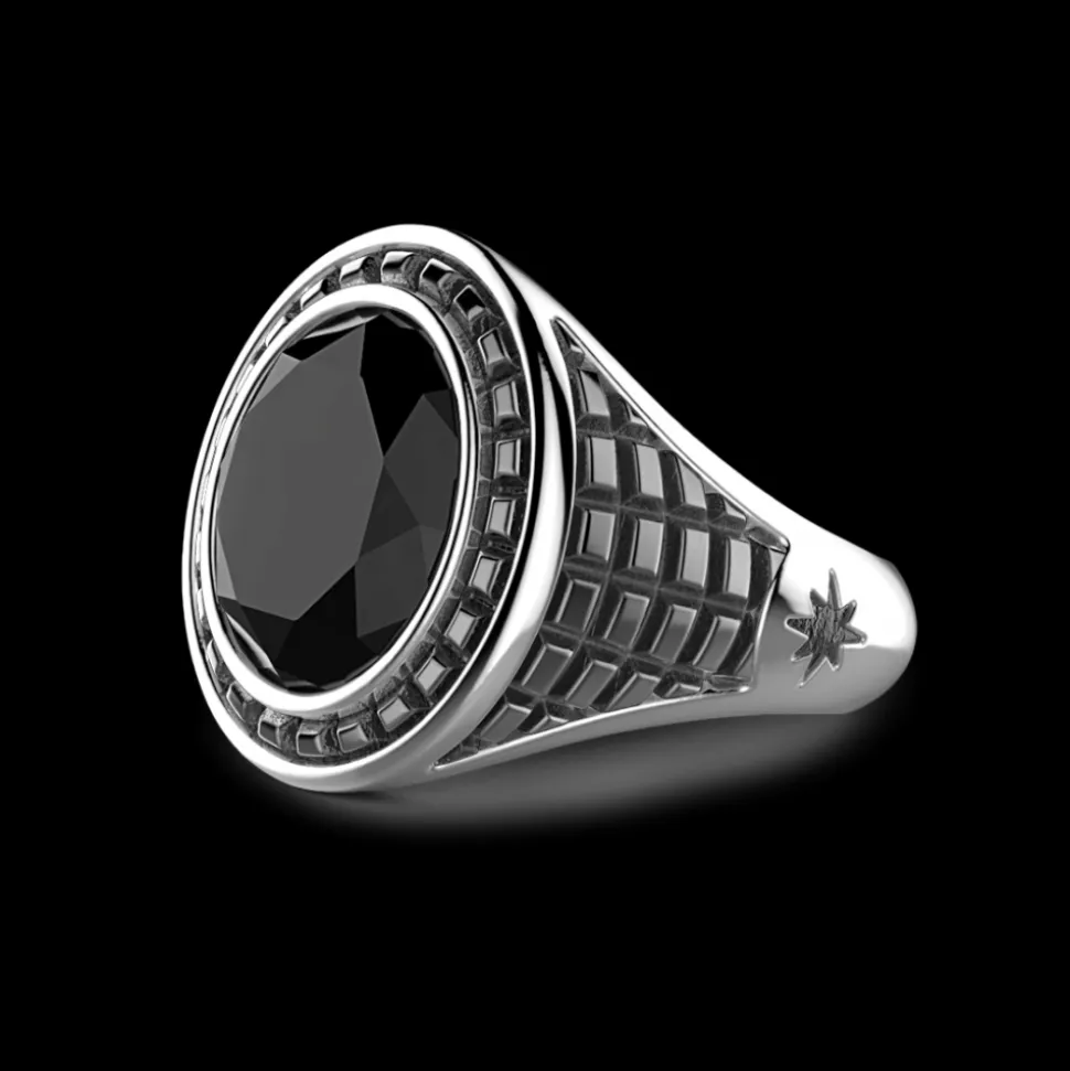 Anello Zancan in argento con pietra nera.