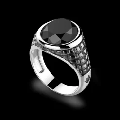 Anello Zancan in argento con pietra nera.
