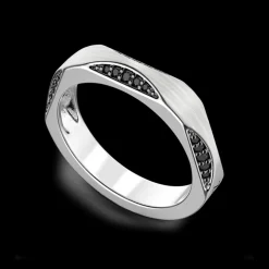 Anello Zancan in argento con pietre nere.