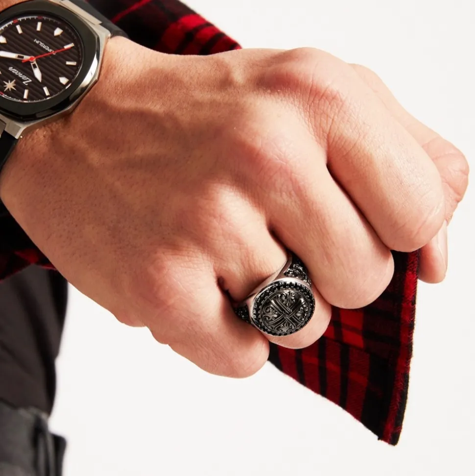 Anello Zancan in argento con pietre nere.