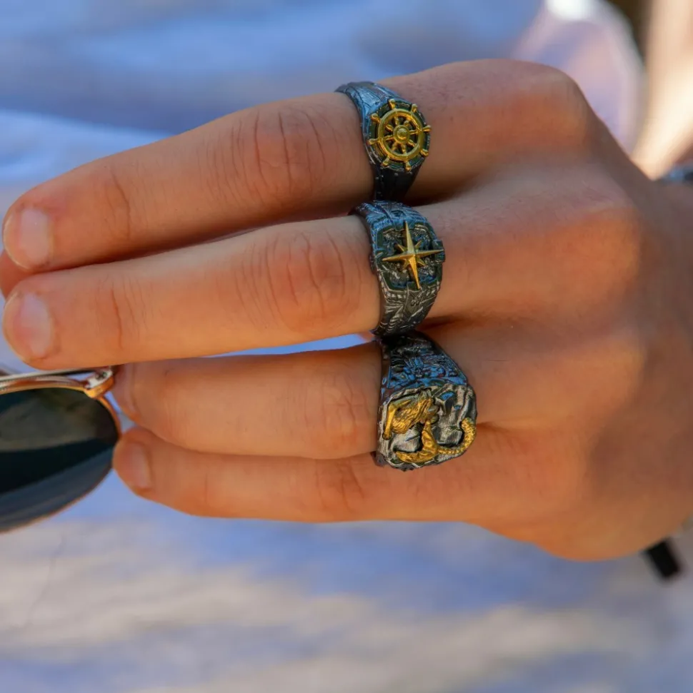 Anello Zancan in argento brunito con rosa dei venti.
