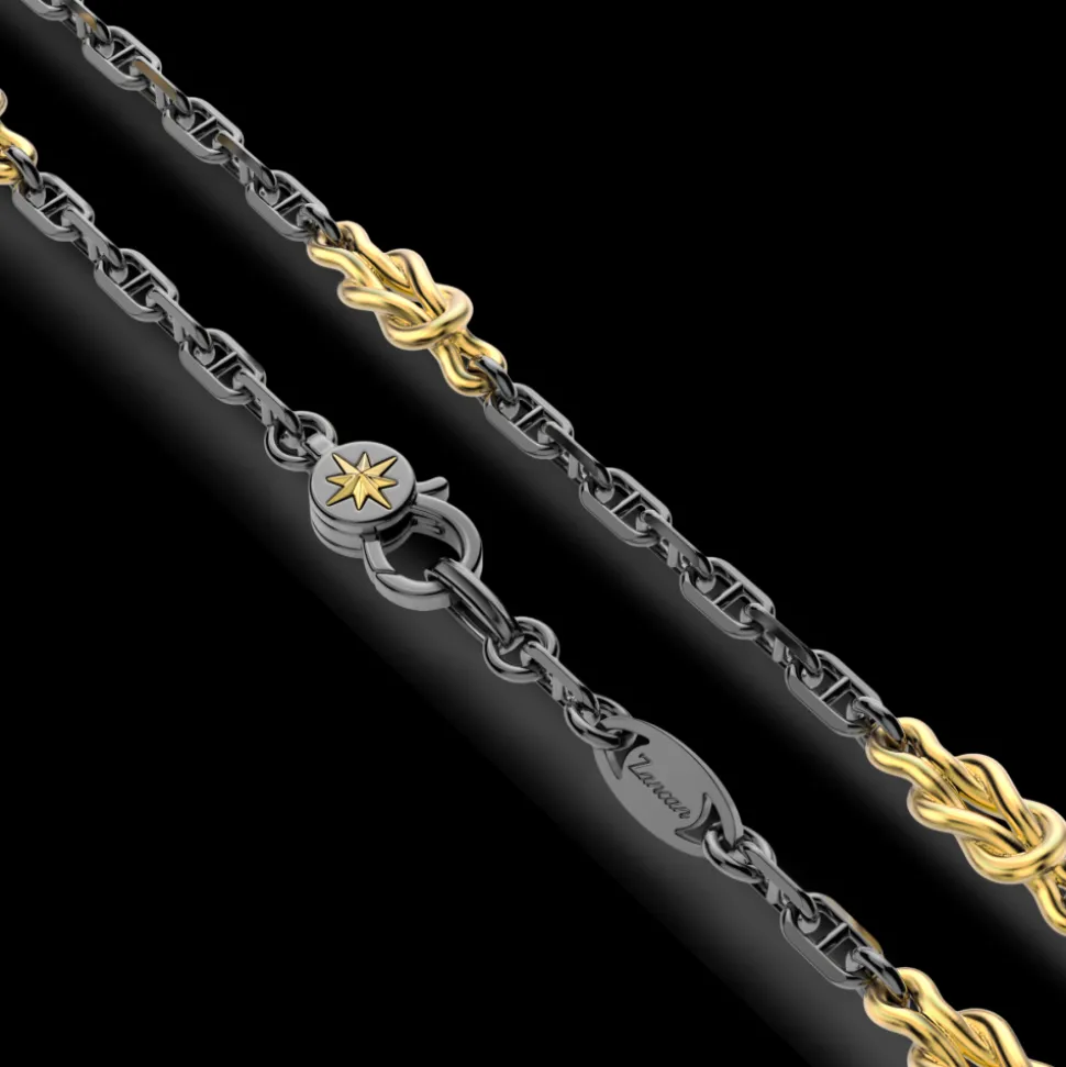 Collana in argento con nodi marini.