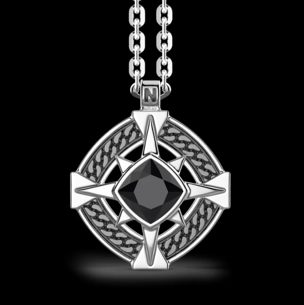 Collana in argento con onice sul pendente.