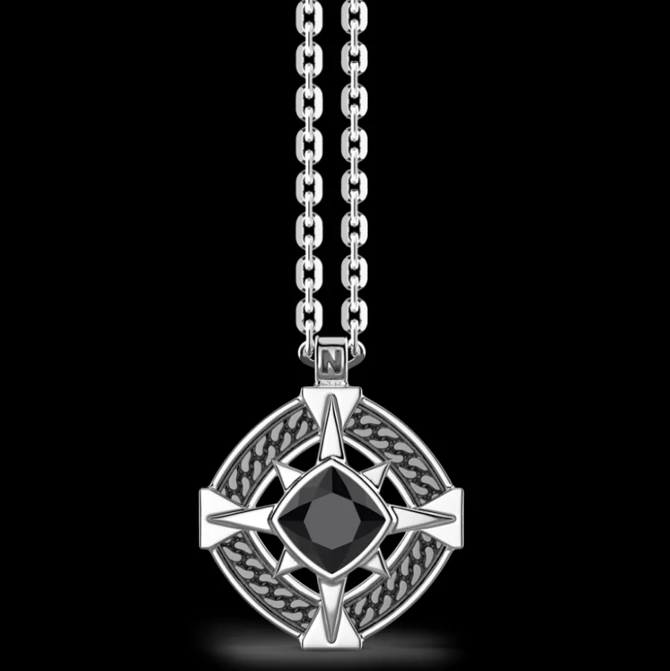 Collana in argento con onice sul pendente.