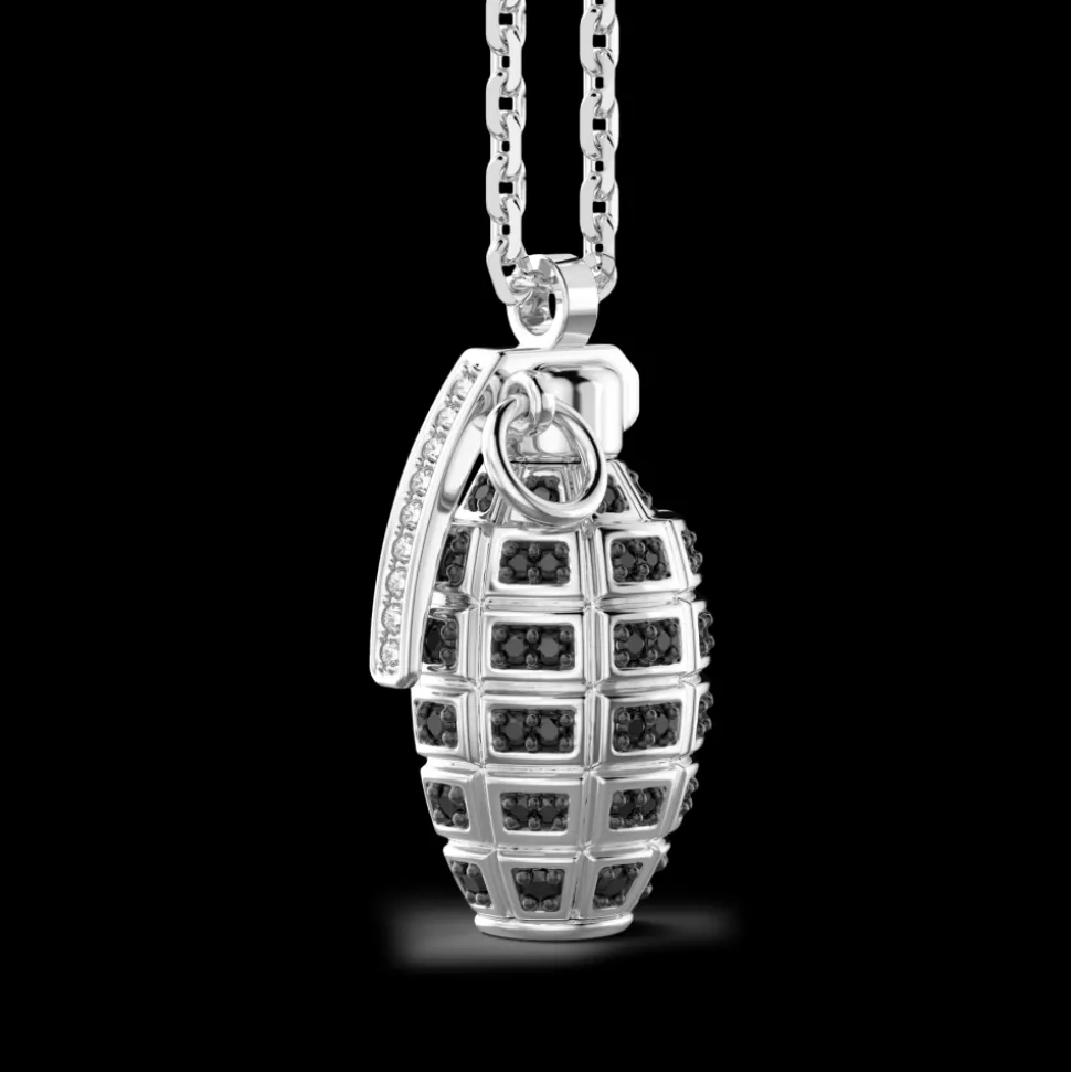 Collana Zancan in argento con granata e pietre nere.