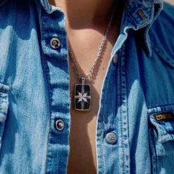 Collana Zancan in argento a targa con pietre nere.