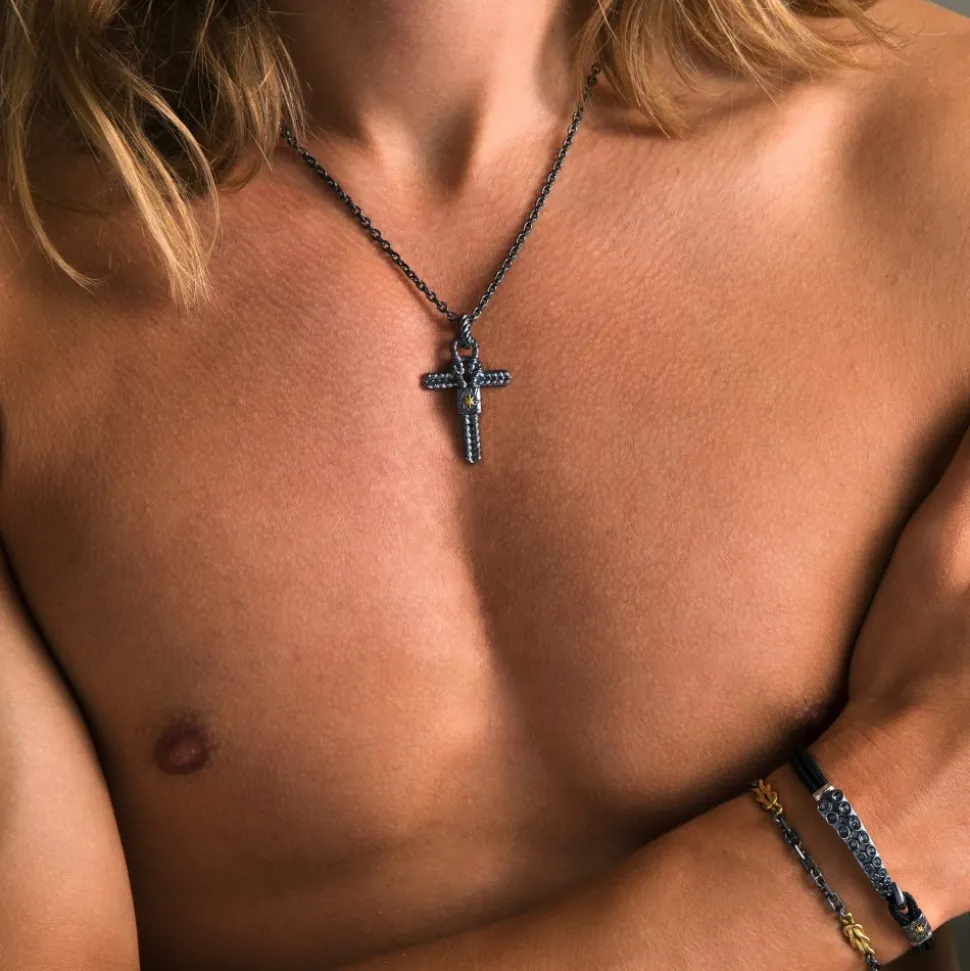 Collana Zancan in argento brunito con pendente a croce e nodo nautico.