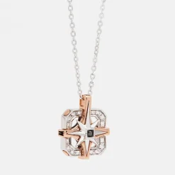 Collana zancan in oro con pendente rosa dei venti e diamanti.