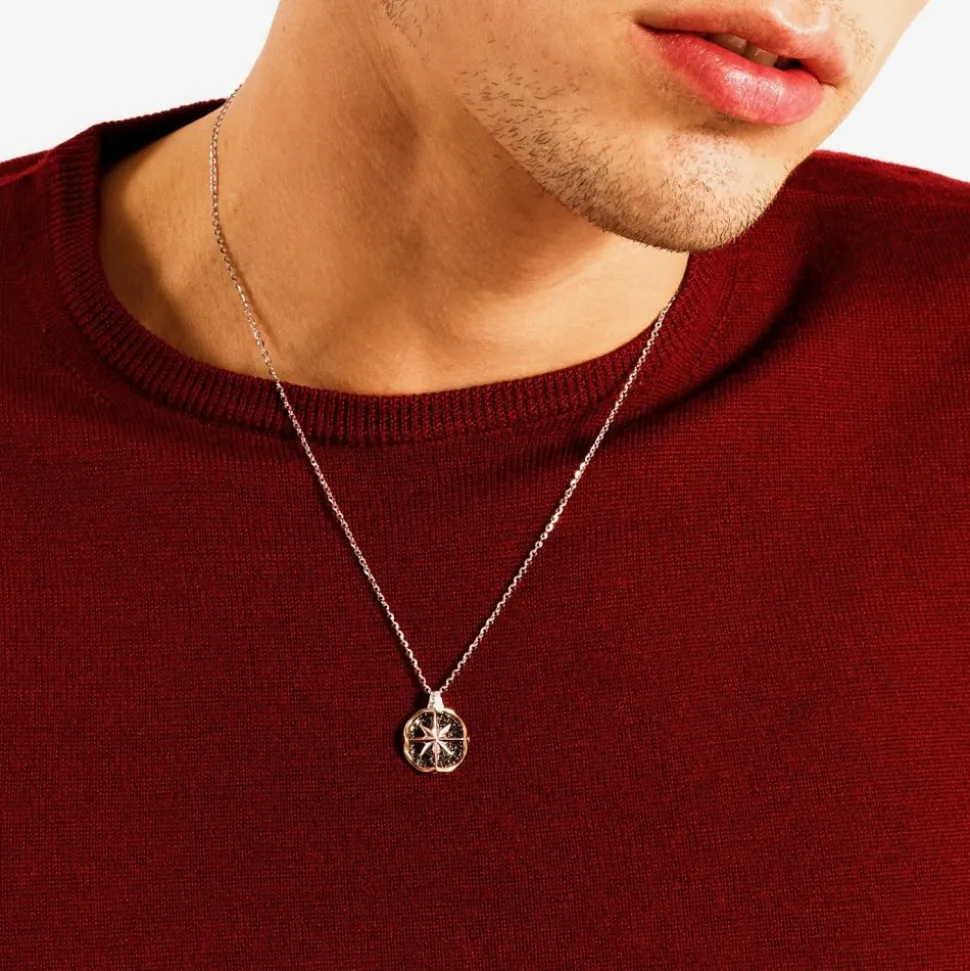Collana zancan in oro con pendente rosa dei venti e diamanti.